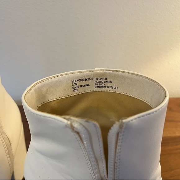 Steven by Steven Madden White Heeled Booties Size 7.5 - Picture 4 of 7